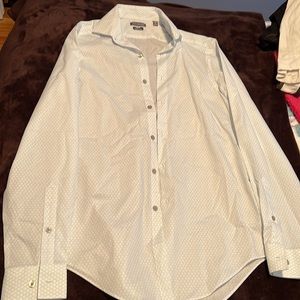 Van heusen Men’s dress shirt white with tiny pattern neck 14-14 1/2